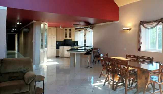 Spacious apartment for gatherings!