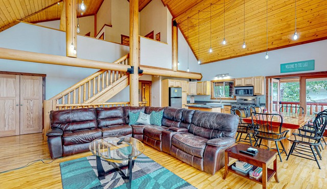 Spacious cabin with fireplace, full kitchen, gas grill, patio, balcony, & W/D