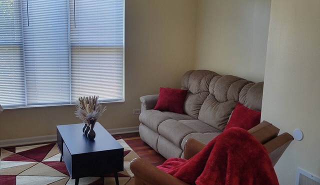 Spacious Charming 4BD/2BTH in Woodlawn Near the University of Chicago!