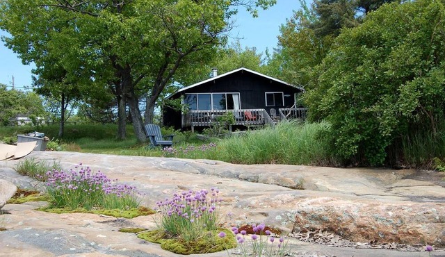 Spacious Lakeside Cottage Overlooking Georgian Bay on Lake Huron, Ontario