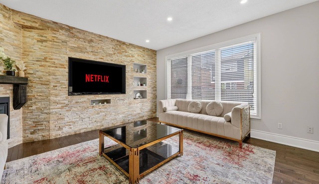 Spacious Modern 5BR Home | Sleeps 14 | Family home