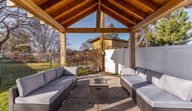 Spacious Oasis | Massage | BBQ | Fire Pit