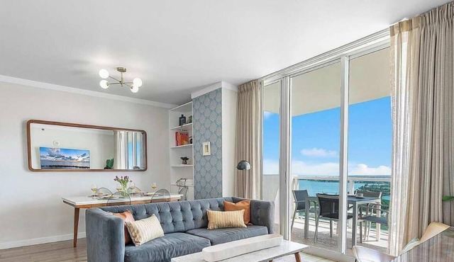 Spacious Open-Concept 2BR - Coconut Grove