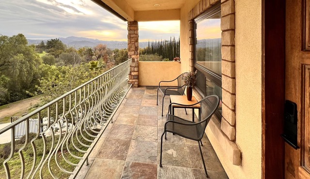 Spacious Private 1BD Apt with private balcony and great views! Explore SD area!