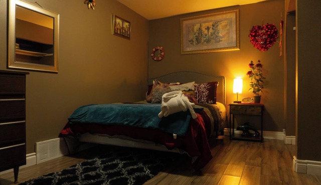 Spacious Queen Bed Home: A Perfect 5-Star Long Term Stay