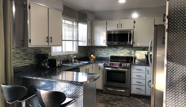 Spacious, renovated 6 1/2