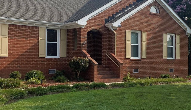Spacious tranquil 4 bedroom family home near everything