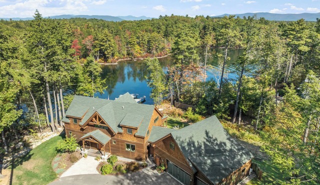 Spacious Waterfront Country House in Charming Meredith