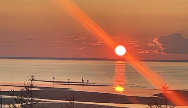 SPECTACULAR OCEAN VIEWS EVERY ROOM, EXECUTIVE HOME DIRECTLY ON SANDY BEACH!