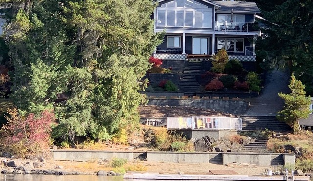 Sproat Lake Waterfront House, Sleeps 11