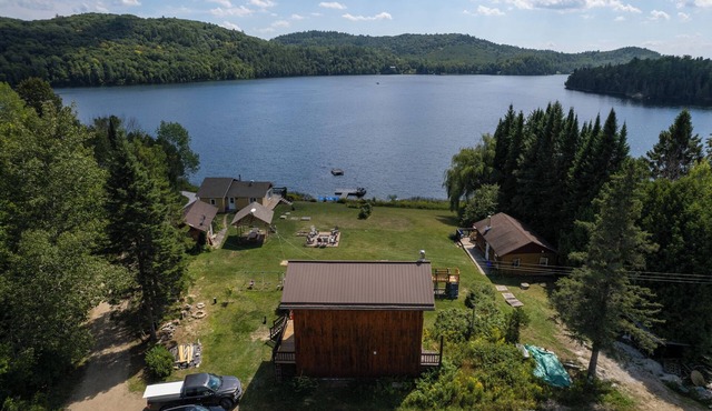 Spruce 3 Br Chalet on the Lake | Gracefield