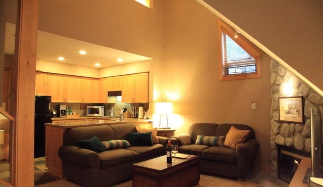 'Stay Relaxed' in our Family Friendly Ski in/Ski out, Lofted Condo
