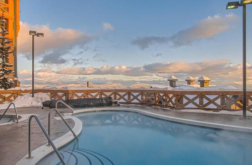 Stonegate Resort Unit B302
