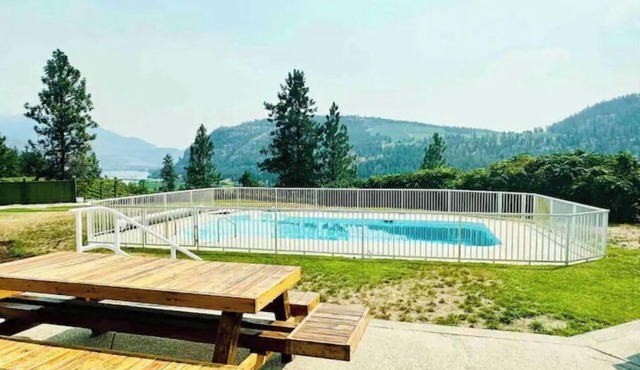 StoneRidge vineyard, view + pool