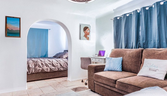 Studio 420♨ Fast Wifi! ☞Minutes from Downtown