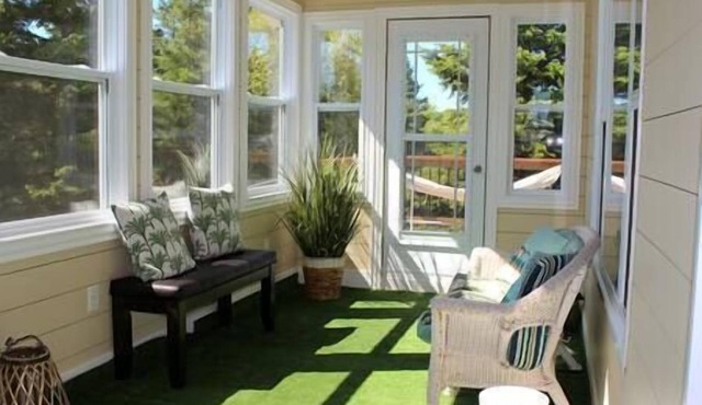 Stukely Cottage with Private Beach Access