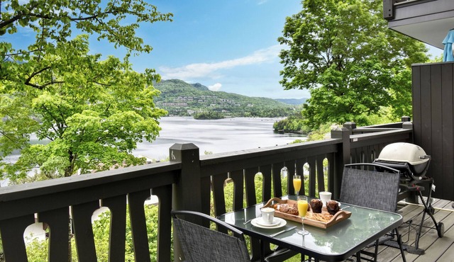 Stunning Condo - View on Lake Tremblant & Mountain
