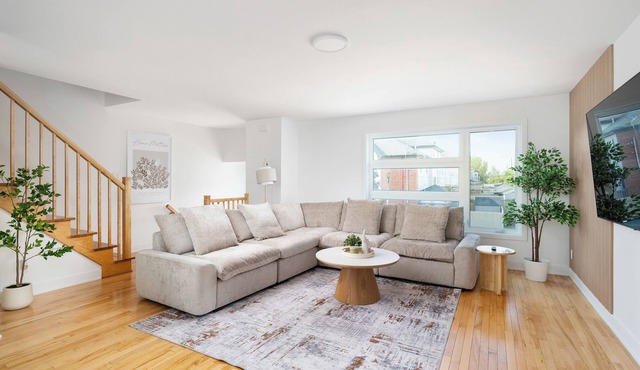 Stunning, fully furnished unit with brand new furniture throughout.