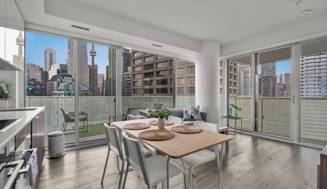 Stunning Lake View Suite in Core Harbourfront