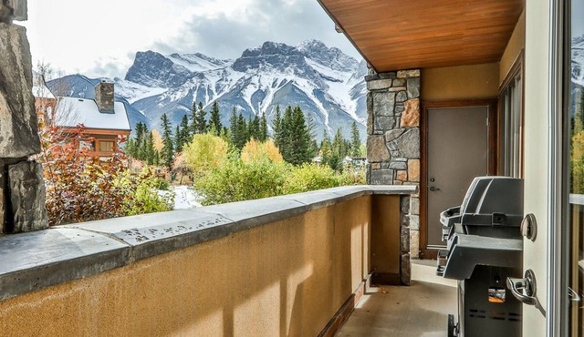 Stunning Mountain views in Rundle Cliffs Lodge