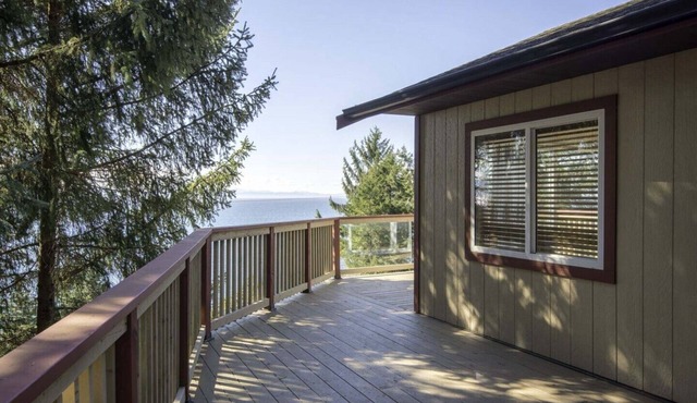 Stunning ocean and mountain views on a peaceful, family-friendly acerage.