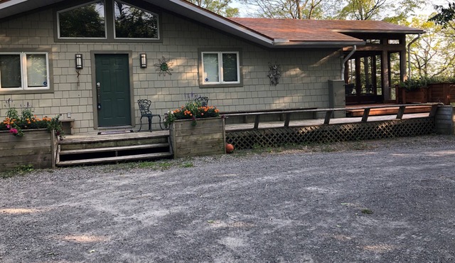Stunning, Serene Rideau Lakes Waterfront 4 Season Vacation Haven Boat, Tennis,