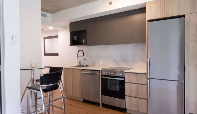 Stylish 1-bedroom condo located in vibrant Griffintown,