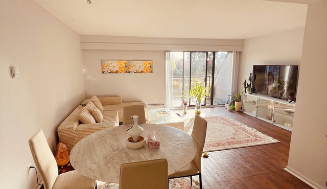 Stylish 1BR 1 bathroom Near Airport YVR& Waterfront | Sauna + Gym