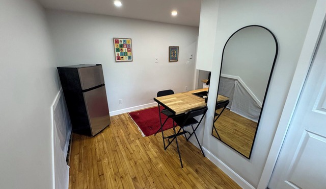 Stylish 1BR Free Parking 15 min Montreal