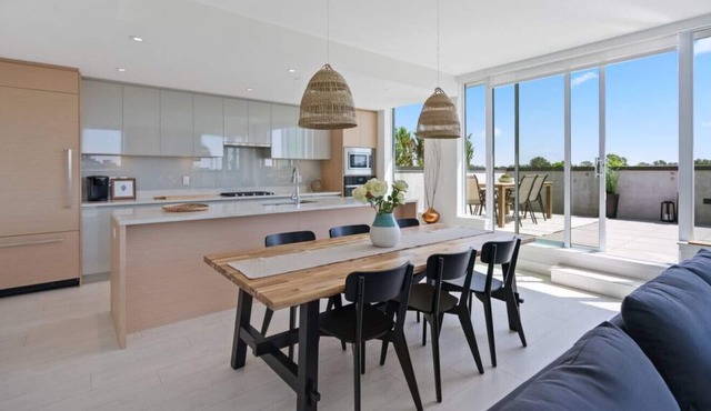 Stylish and Contemporary with a Private Terrace and BBQ
