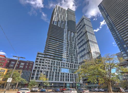 Stylish Downtown Toronto Condo Near Eaton Centre