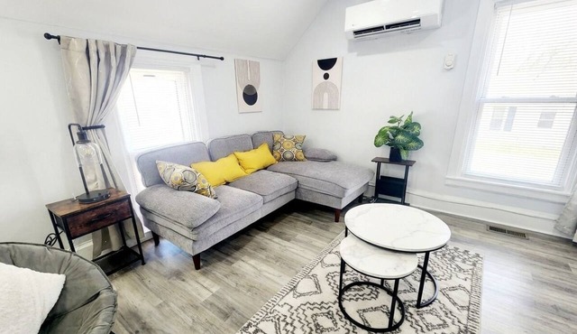 Stylish Duplex in Vibrant Little Italy, WIFI, USA