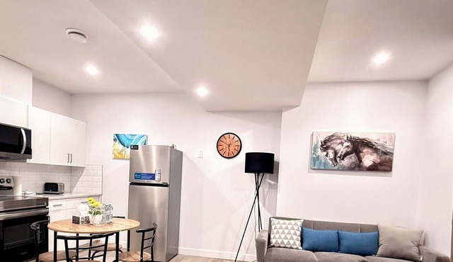 Stylish Private Suite | Free Parking + Wi-Fi