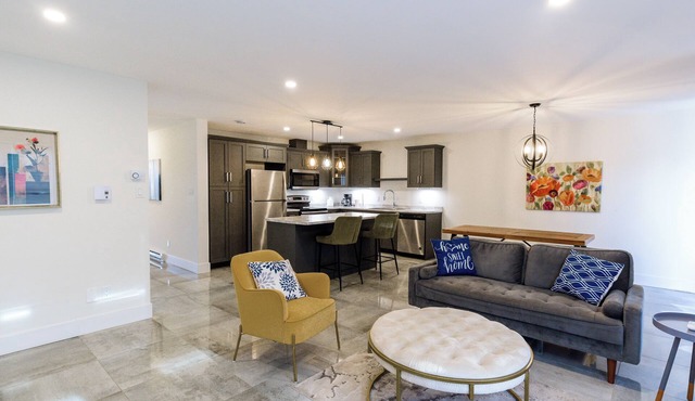 Stylish retreat with Garage