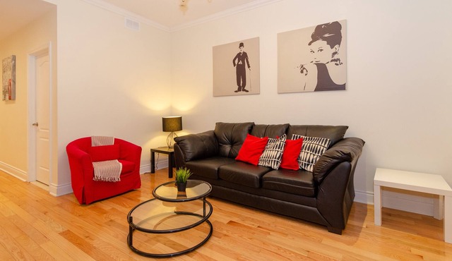 Stylish Spacious Flat in Shaughnessy Village