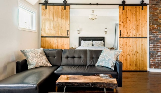 Stylishly Remodeled Queen Victoria Loft