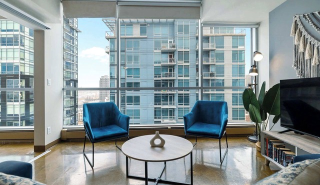 SUB-PENT House Beltline Oasis 2BR with Panoramic Glass Windows