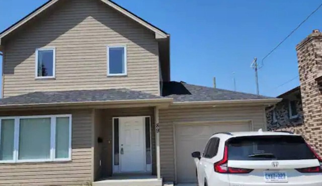 SUITE FOR COUPLE OR FAMILY HOME AWAY FROM HOME. CLOSE TO CITY, LAKE AND PARK