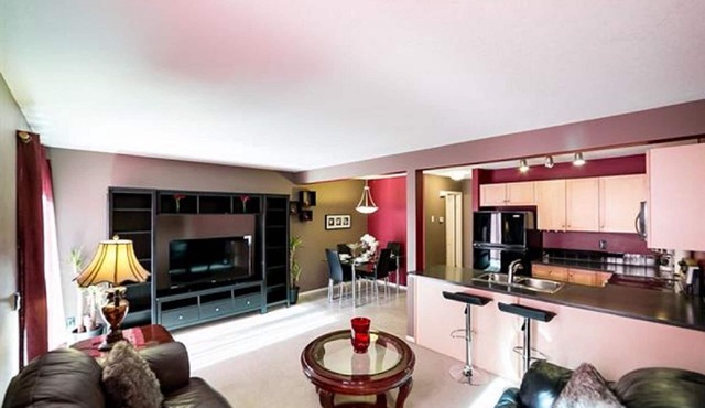 SUMMERSIDE 3 BEDROOM TOWNHOUSE WITH FREE PARKING