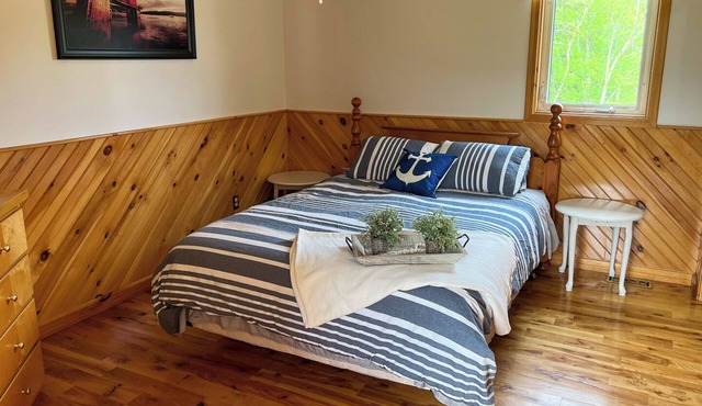 Sunny Acre Lodge with Hot Tub! 3 Bedroom