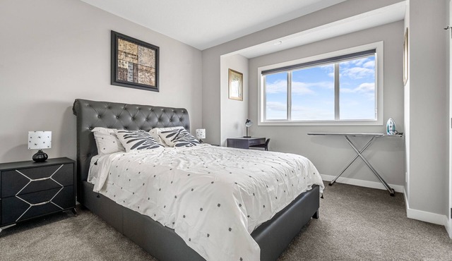 Sunny Walk-out Unit | Free HiSpeed WiFi & Parking | Near Grocery