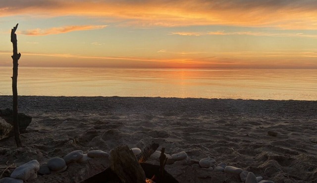 Sunset Garden - Glamping just steps away from the beach. 5 min from Grand Bend!