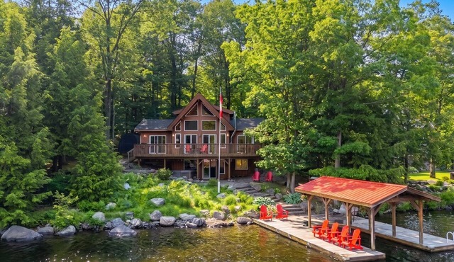 Sunset Shores Muskoka with Hot Tub