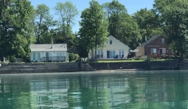 Sunset Shores on Lake Erie, LA Style Lake House