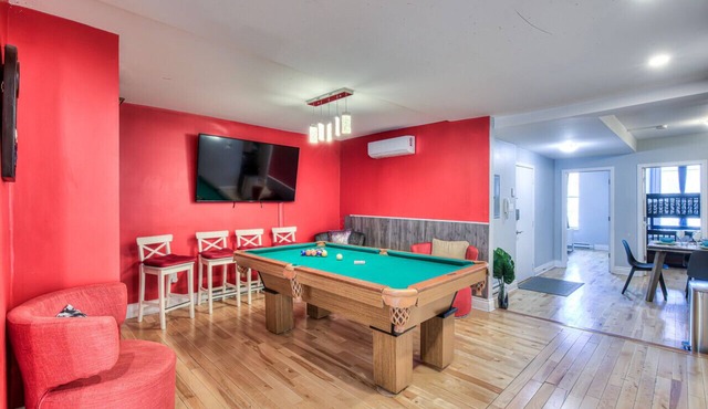 Super Fun Billiards Apt Downtown! Saint Denis