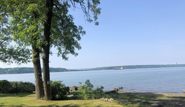 Superbe Chalet en Bordure de Fleuve