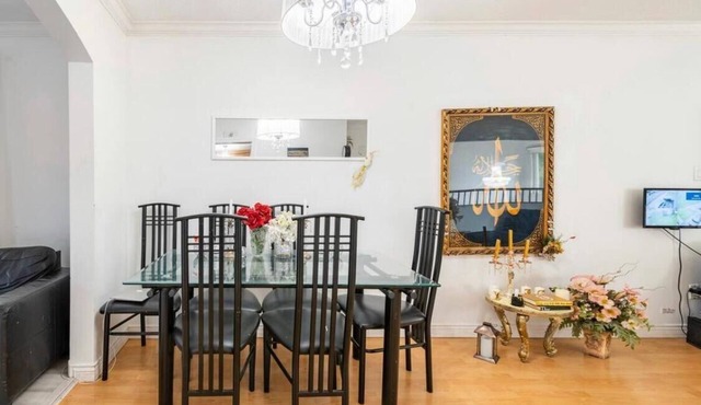 Surrey Central Hub: Big room, clean bath, huge kitchen, right at the Skytrain!