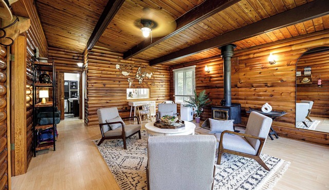 Sylvan Cabin - 3 BR, Family Fun, Luxurious Yard!
