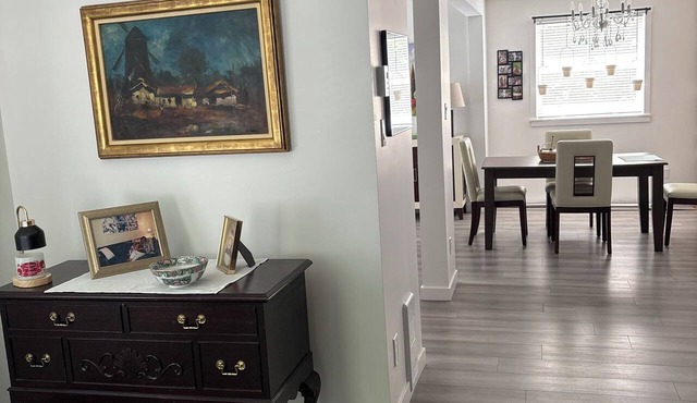 t Quiet Executive Retreat | Balcony, Parking, Near Hospital & UdeM”