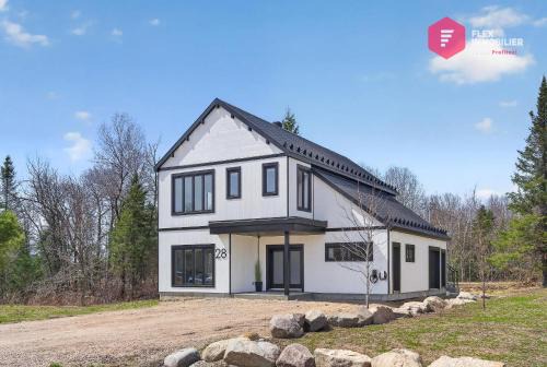 Tee Time - Chalet 2 unités, Salle de jeux, Golf, Piscines, 10 pers - Resort près de Québec